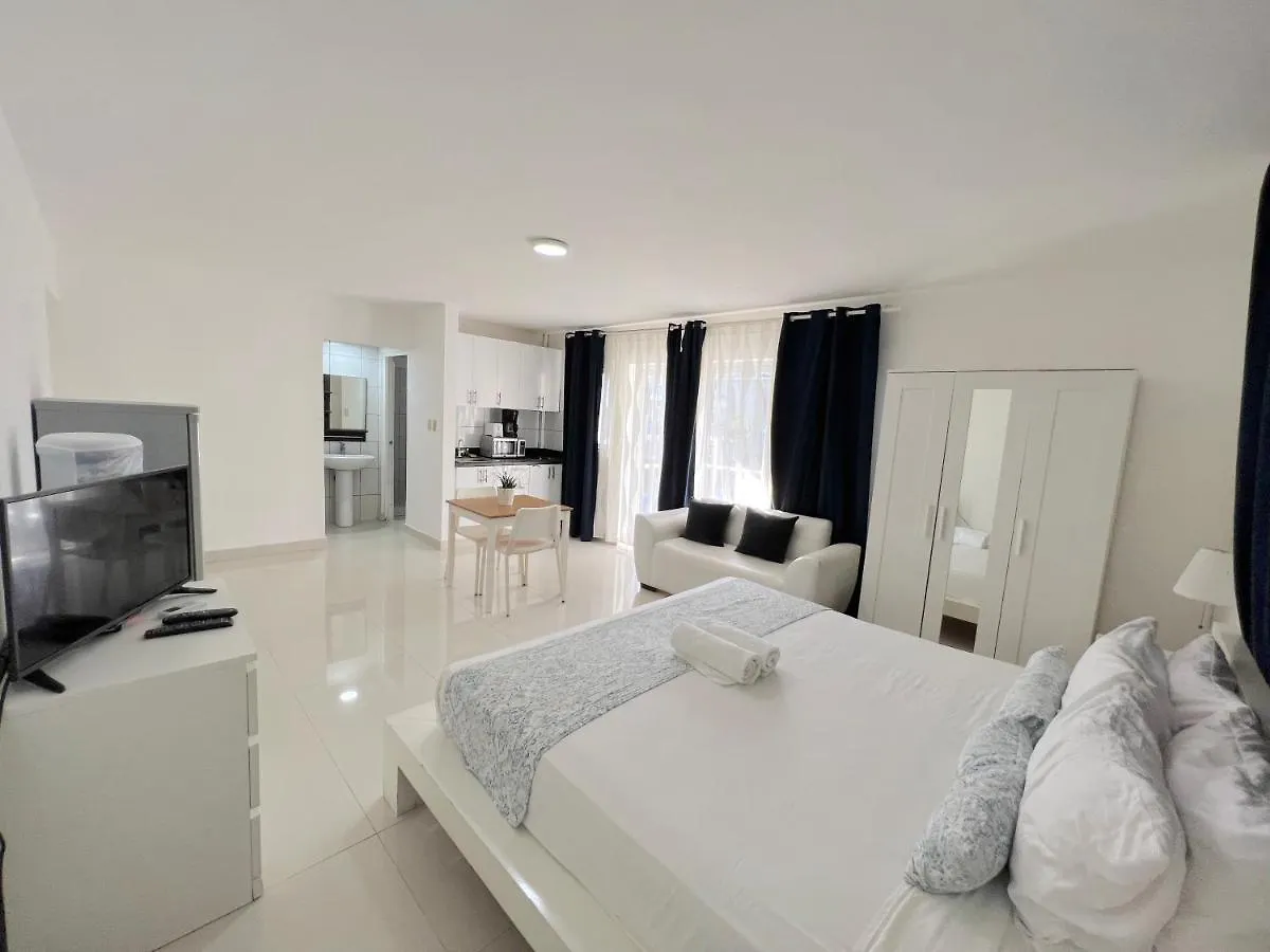 Sol Caribe Suites - Playa Los Corales - Beach Club, Wifi, Swimming Pool - Calle Aruba Punta Cana 4*,